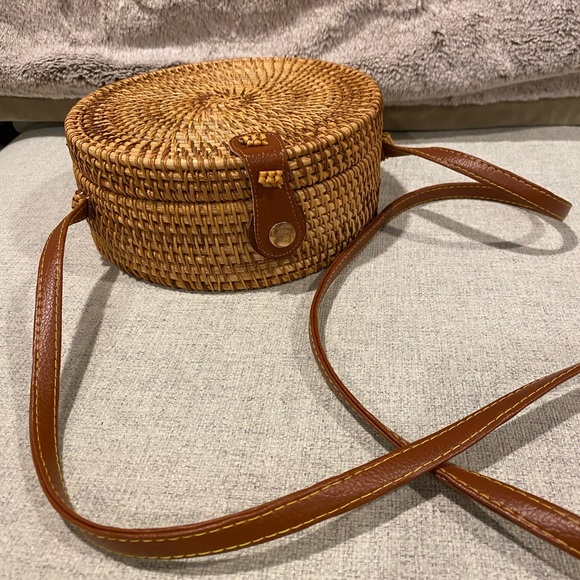 Round Wicker Handbag - Picture 2 of 2